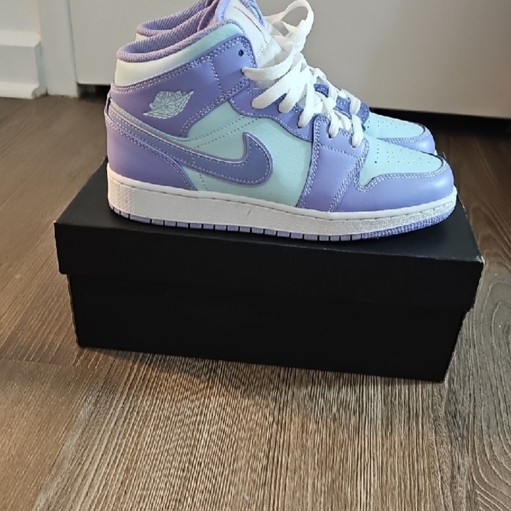 Nike Purple and Green Sneakers Air Jordan 1 Mid